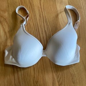 Barely There Tan Bra Size 34C